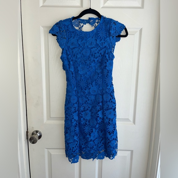 Lulus Dresses & Skirts - Lulu’s backless lace dress
